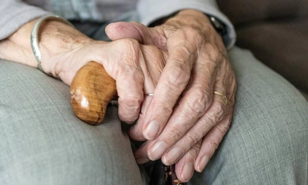 Χανιά-Γηροκομείο-Κολαστήριο: Ένταση έξω από τα Δικαστήρια-Αποδοκίμασαν την ιδιοκτήτρια